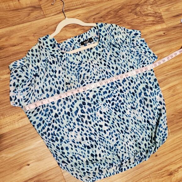 ANA blue leopard print top Short sleeves size Large - Picture 6 of 6